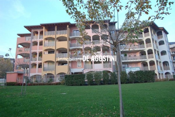 appartamento in vendita ad Arona in zona Mercurago