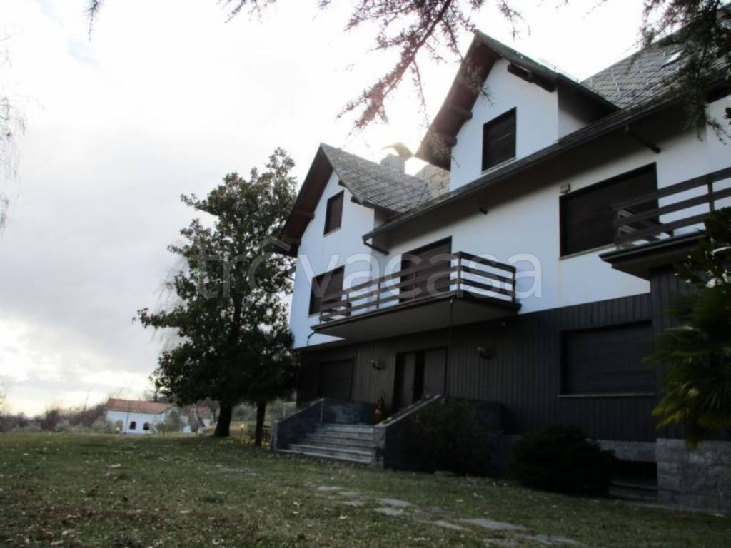 casa indipendente in vendita ad Arona