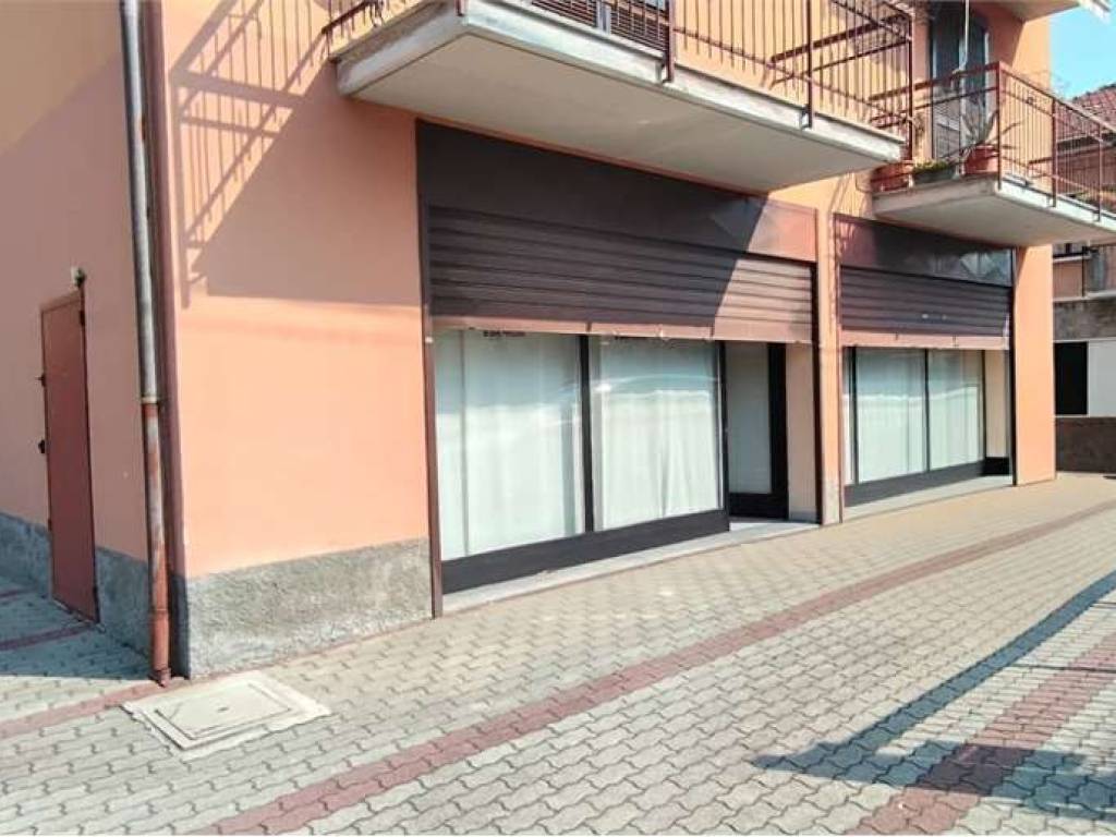 ufficio in vendita ad Arona in zona Mercurago