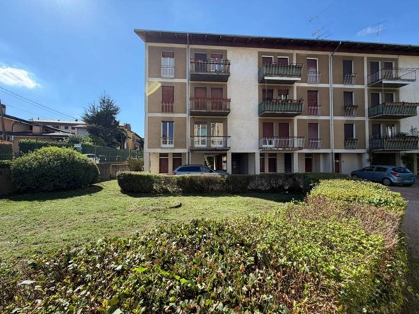 appartamento in vendita ad Arona in zona Mercurago