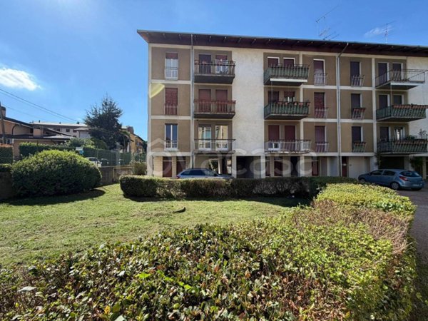 appartamento in vendita ad Arona in zona Mercurago