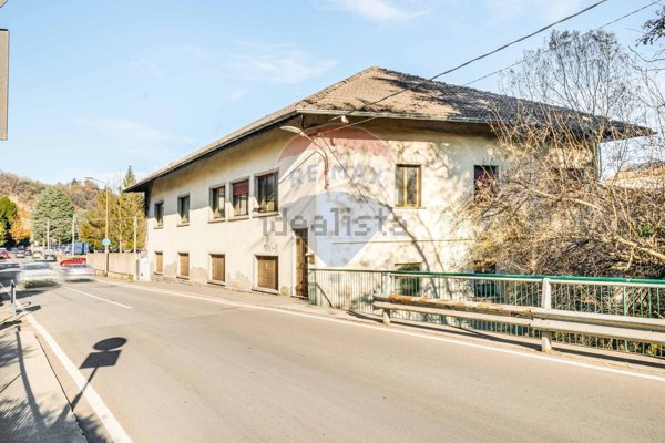 appartamento in vendita ad Arona in zona Mercurago