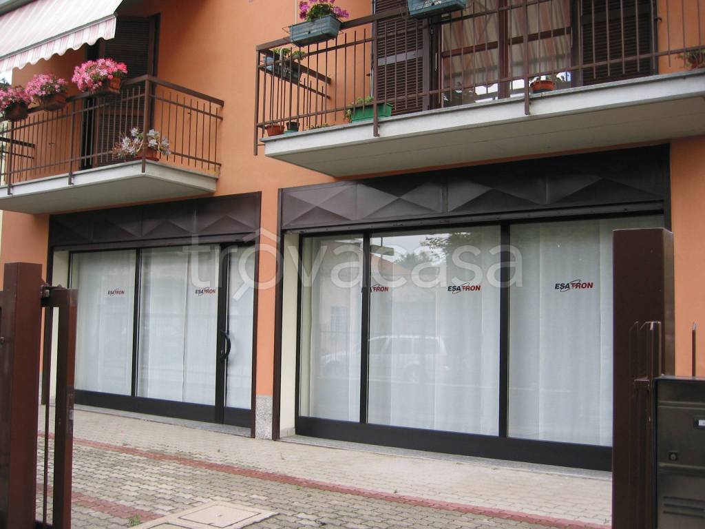 appartamento in vendita ad Arona in zona Mercurago