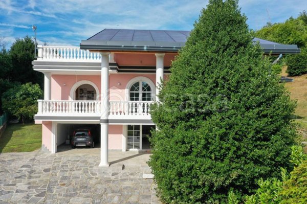 casa indipendente in vendita ad Arona in zona Campagna