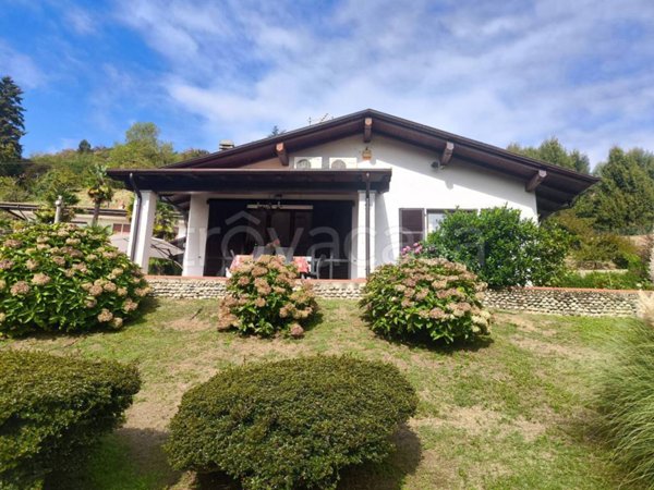 casa indipendente in vendita ad Arona