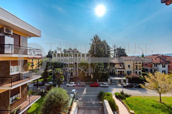 appartamento in vendita ad Arona in zona Mercurago