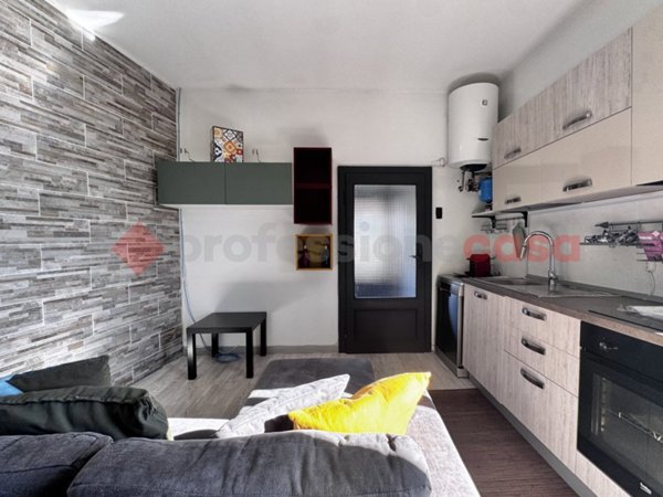 casa indipendente in vendita ad Arona in zona Dagnente