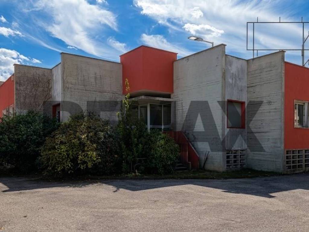 intera palazzina in vendita ad Arona in zona Mercurago