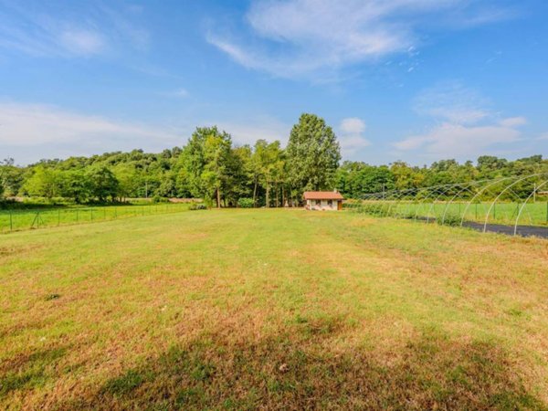 casa indipendente in vendita ad Arona in zona Mercurago