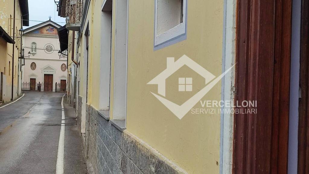casa indipendente in vendita a Barengo