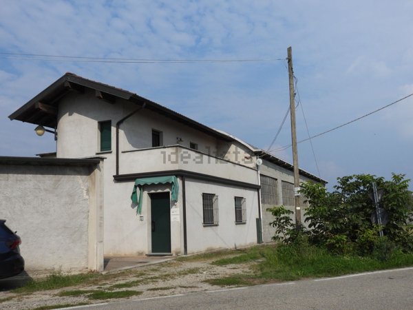 locale di sgombero in vendita a Barengo