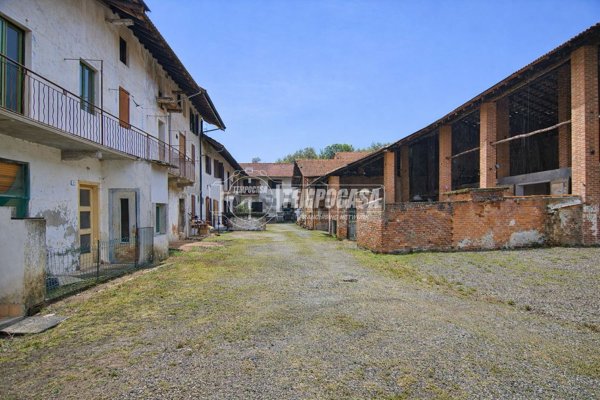 casale in vendita a Barengo