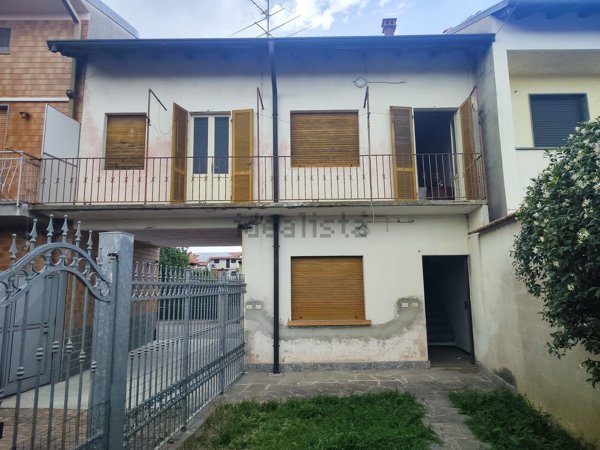casa indipendente in vendita a Barengo