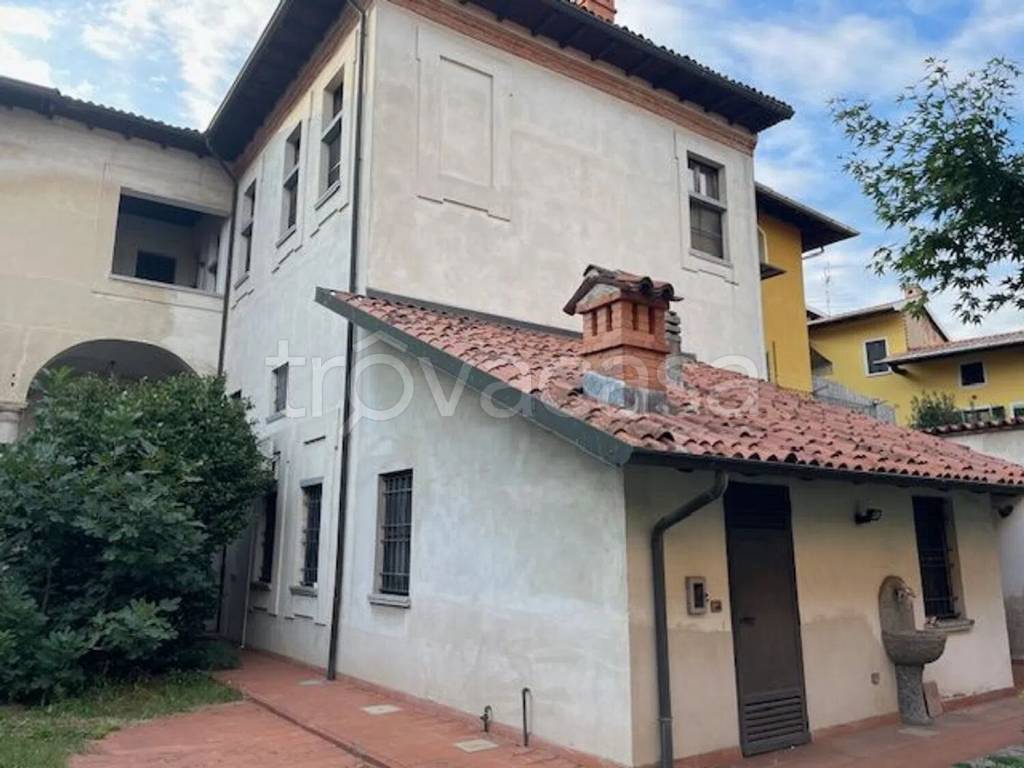 casa indipendente in vendita a Bellinzago Novarese