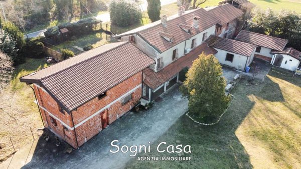casa indipendente in vendita a Bellinzago Novarese