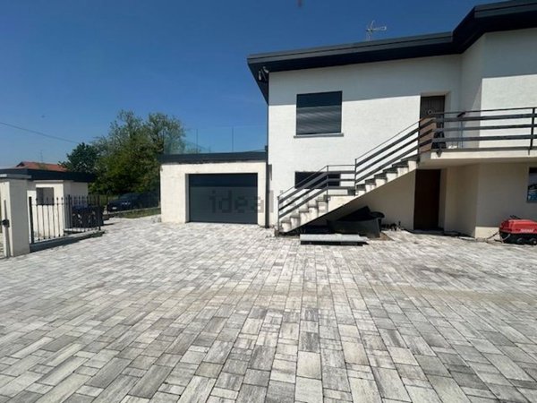 casa indipendente in vendita a Bellinzago Novarese