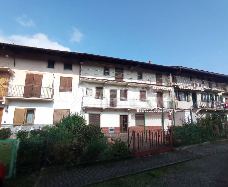 casa indipendente in vendita a Bellinzago Novarese