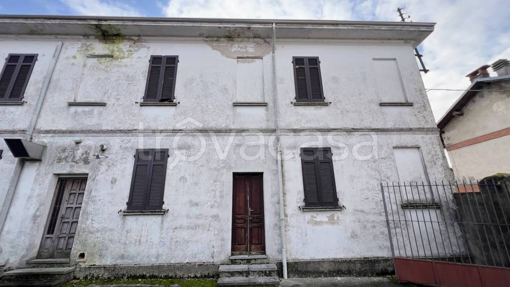 casa indipendente in vendita a Bellinzago Novarese