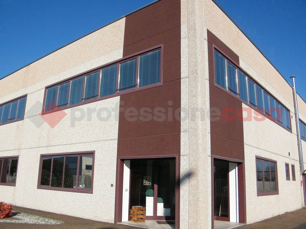 locale commerciale in vendita a Bellinzago Novarese