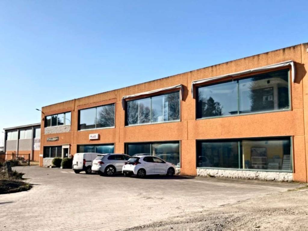 locale commerciale in vendita a Bellinzago Novarese