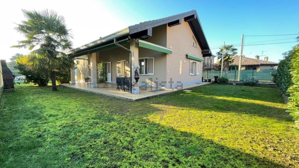 casa indipendente in vendita a Bellinzago Novarese