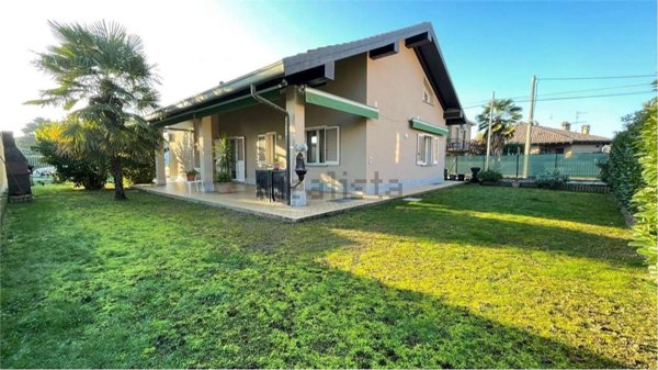 casa indipendente in vendita a Bellinzago Novarese