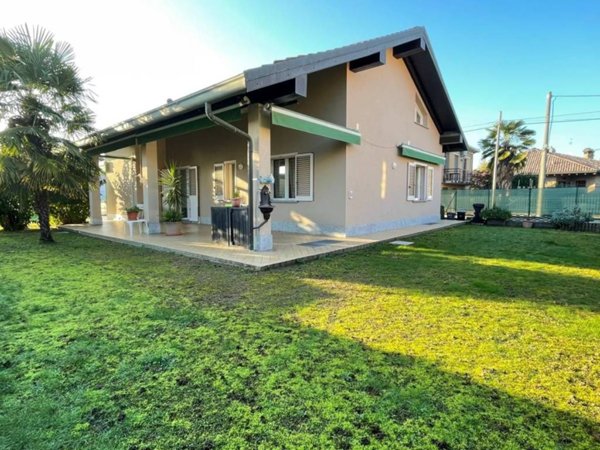 casa indipendente in vendita a Bellinzago Novarese