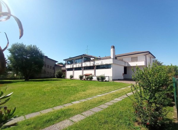 casa indipendente in vendita a Bellinzago Novarese