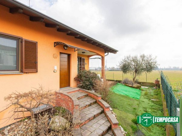 casa indipendente in vendita a Bellinzago Novarese
