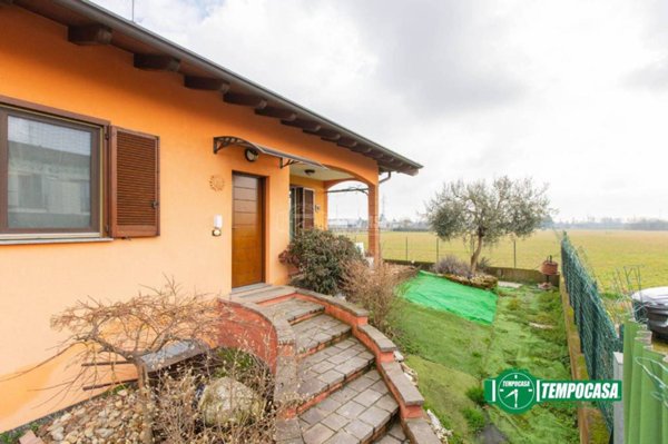 casa indipendente in vendita a Bellinzago Novarese