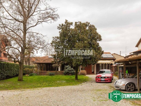 casa indipendente in vendita a Bellinzago Novarese