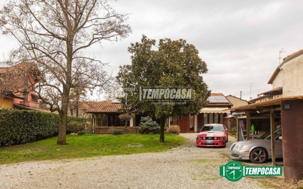 casa indipendente in vendita a Bellinzago Novarese