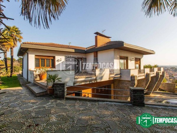 casa indipendente in vendita a Bellinzago Novarese