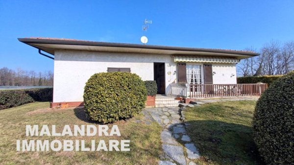 casa indipendente in vendita a Bellinzago Novarese in zona Cavagliano