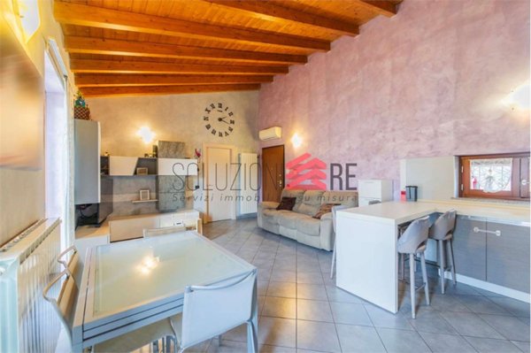 casa indipendente in vendita a Bellinzago Novarese