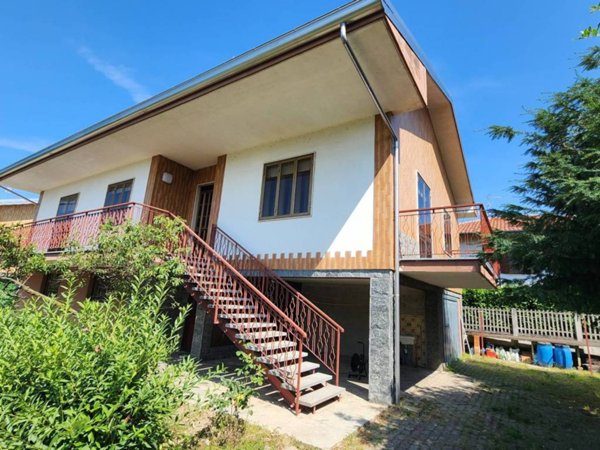 casa indipendente in vendita a Bellinzago Novarese