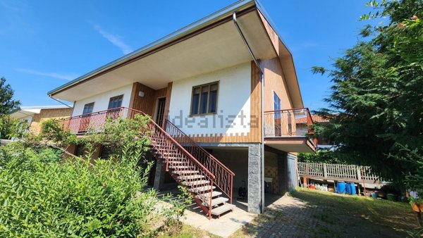 casa indipendente in vendita a Bellinzago Novarese