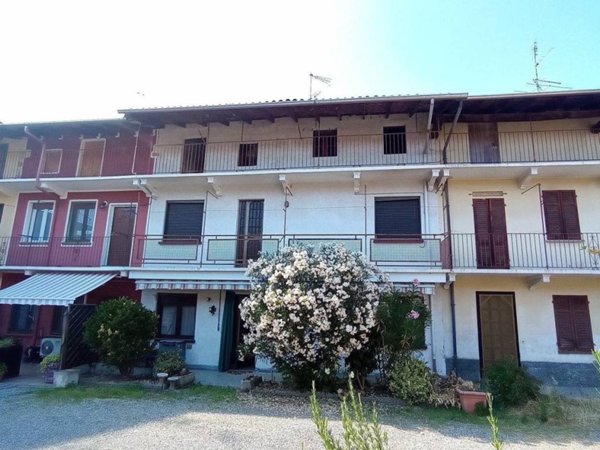 casa indipendente in vendita a Bellinzago Novarese