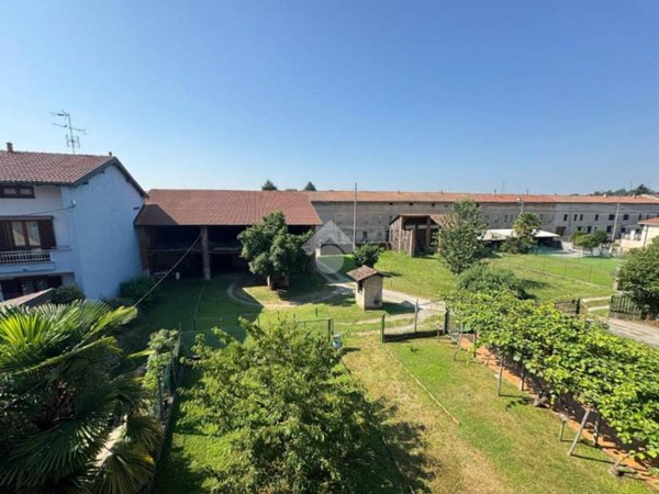 casa indipendente in vendita a Bellinzago Novarese