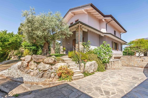 casa indipendente in vendita a Bellinzago Novarese