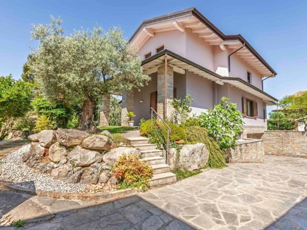 casa indipendente in vendita a Bellinzago Novarese