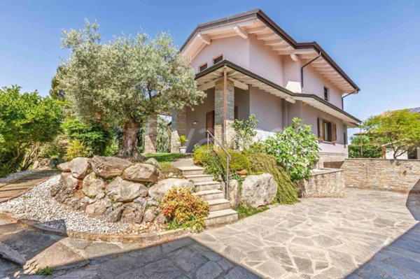 casa indipendente in vendita a Bellinzago Novarese