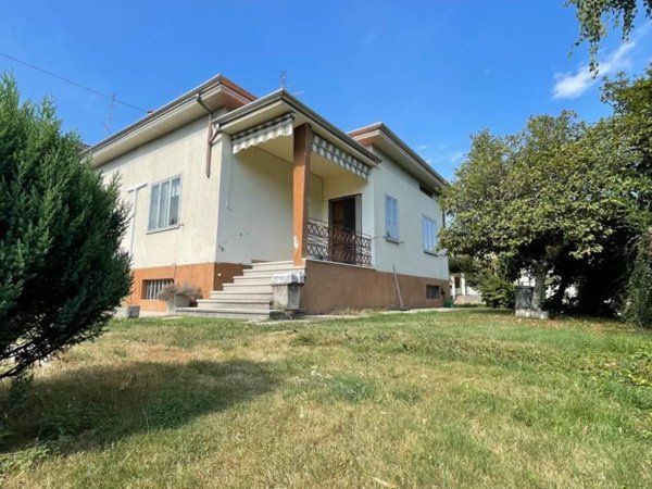 casa indipendente in vendita a Bellinzago Novarese