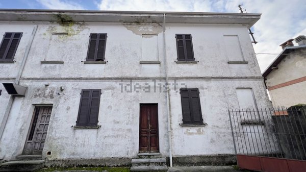 casa indipendente in vendita a Bellinzago Novarese