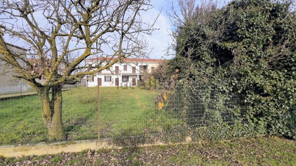 casa indipendente in vendita a Bellinzago Novarese