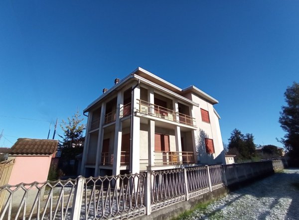 casa indipendente in vendita a Bellinzago Novarese