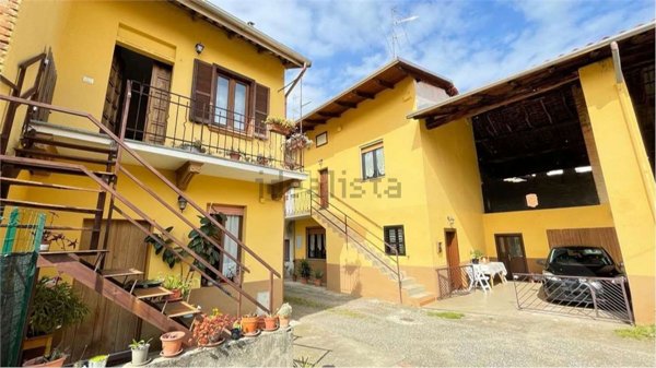 casa semindipendente in vendita a Bellinzago Novarese