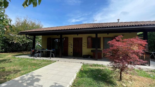 casa indipendente in vendita a Bellinzago Novarese