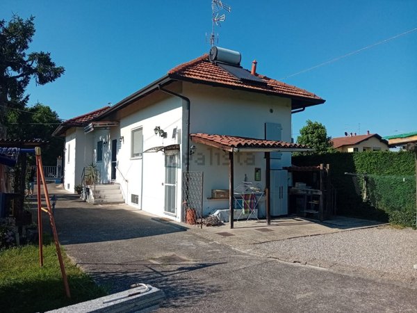 casa indipendente in vendita a Bellinzago Novarese