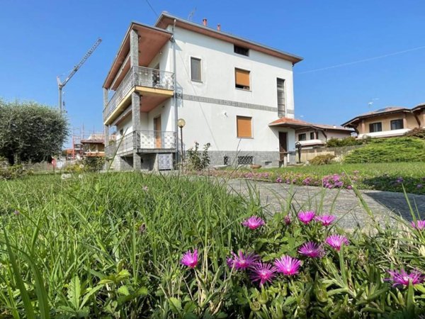 casa indipendente in vendita a Bellinzago Novarese